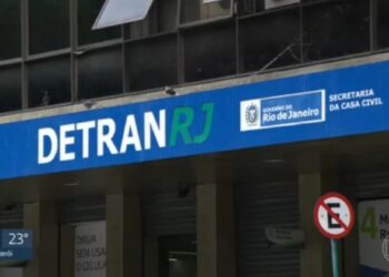 Empresa de reboque que presta serviço para o Detran sem licitação tem ligação com deputado do RJ