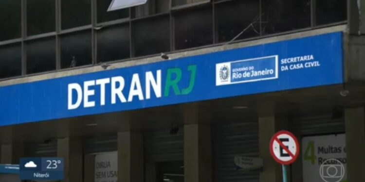 Empresa de reboque que presta serviço para o Detran sem licitação tem ligação com deputado do RJ