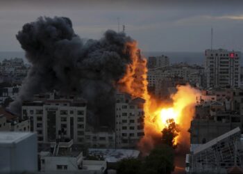 Em preparação para invasão de Gaza, Israel convoca 300 mil reservistas e orienta palestinos a saírem de casa