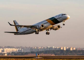 Avião que trará brasileiros de Gaza decola para o Egito