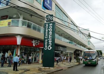 Queimados: Embora tivesse tempo suficiente para concluir processo de licitação, Prefeitura fará contrato emergencial para coleta de lixo