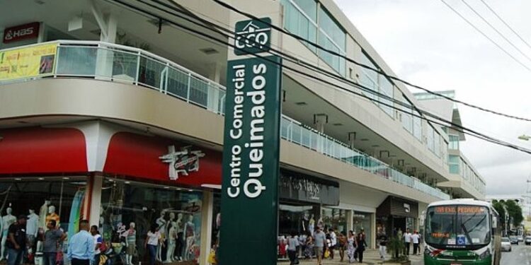 Queimados: Embora tivesse tempo suficiente para concluir processo de licitação, Prefeitura fará contrato emergencial para coleta de lixo