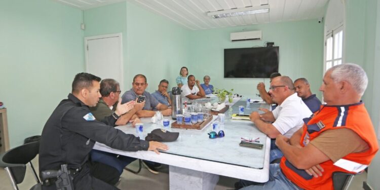 Esquema de segurança para o Aniversário de Búzios começa a ser montado . Reunião envolveu vários setores.