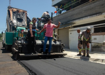 Japeri: asfalto chega ao bairro Nova Belém, e moradores comemoram com fogos de artifícios
