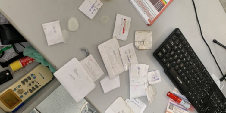 Detran-RJ encontra moldes de silicone em autoescola de Magé