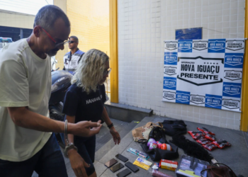 Três idosas são presas após furtar celulares em Nova Iguaçu