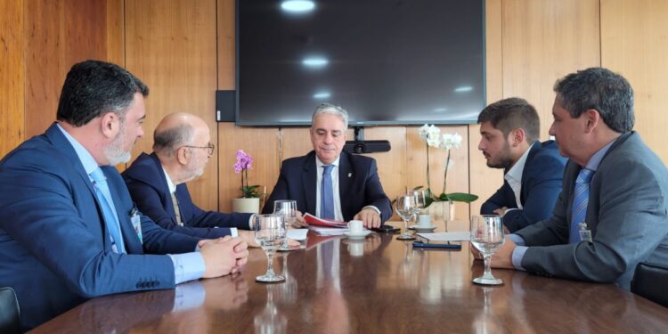 Deputados do Rio apresentam, em Brasília, relatório fiscal mostrando a realidade financeira do Estado