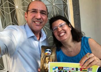 Professora da rede municipal de Itaguaí recebe prêmio por livro sobre emoções feminina