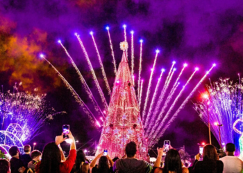 Inauguração de árvore de Natal em Guapimirim tem shows e queima de fogos