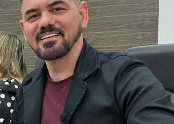 Vereador de Queimados gasta verba de gabinete em empresa de marido da enteada, aponta denúncia protocolizada na Câmara