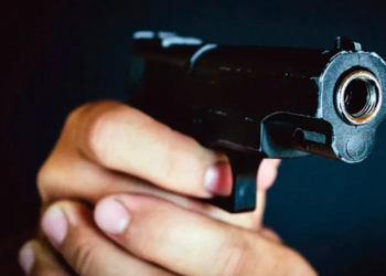 Motorista de app tem carro levado durante assalto, na Baixada Fluminense