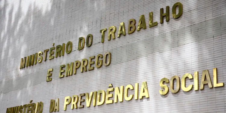 Governo propõe a servidores aumento em auxílios, sem reajuste salarial