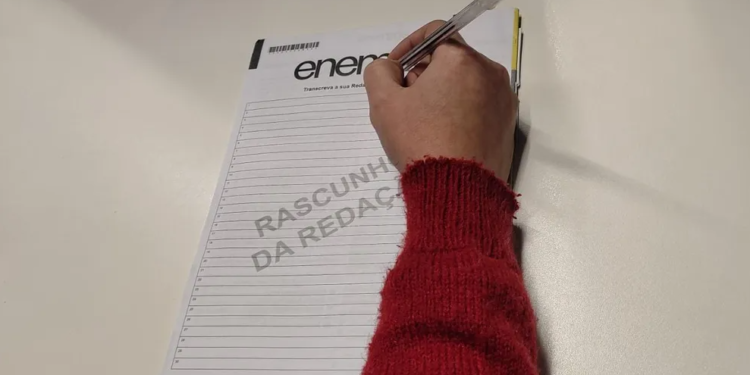 Enem 2023: 60 redações tiraram nota mil; na edição anterior, foram 18