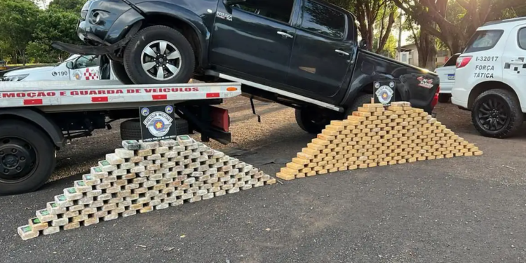 Policial rodoviário federal é preso na SP-270 por transportar cocaína