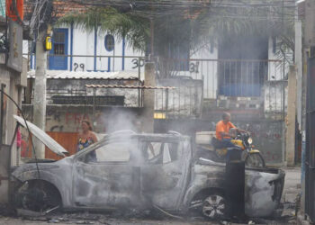 Quatro mortos e seis baleados em megaoperação em comunidades do Rio.