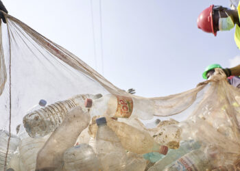 Deputado Léo Vieira solicita isenção de IPTU e ISS para residentes e comerciantes de São João de Meriti afetados pelas chuvas, na Baixada Fluminense.