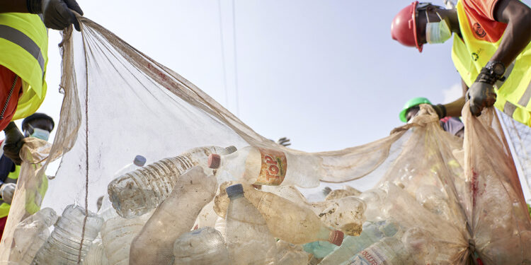 Deputado Léo Vieira solicita isenção de IPTU e ISS para residentes e comerciantes de São João de Meriti afetados pelas chuvas, na Baixada Fluminense.