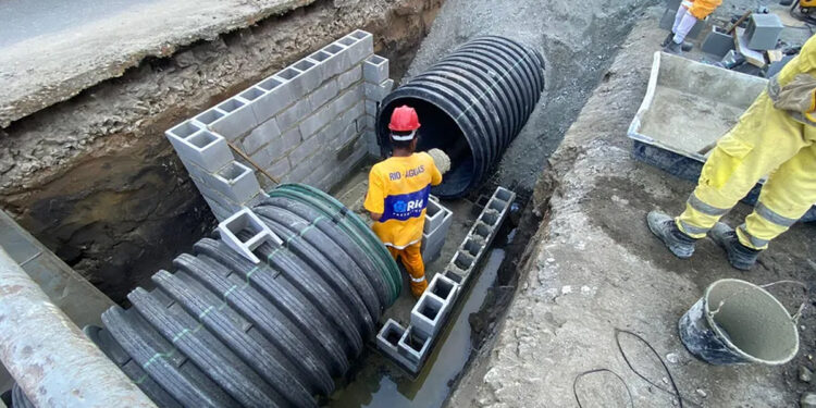 A Prefeitura do Rio concluiu obras de drenagem nas proximidades do Mercadão de Madureira.