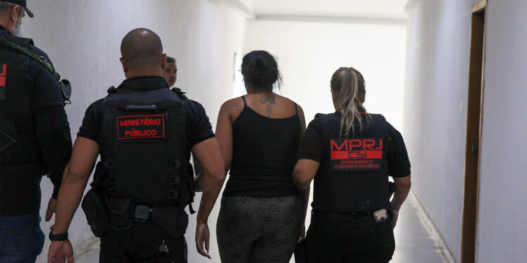 Operação está focada em desmantelar uma quadrilha que praticava o golpe do empréstimo consignado.
