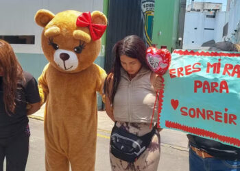 Operações criativas da polícia peruana surpreendem não apenas criminosos, mas também a população.