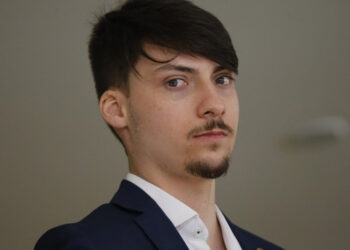 Jair Renan Bolsonaro é intimado a pagar dívida de R$ 360 mil.