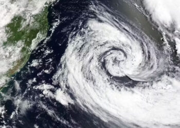 Ciclone raro Akará continua causando temporais no Brasil.