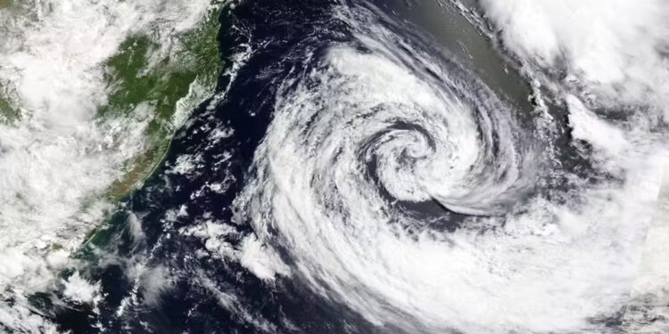 Ciclone raro Akará continua causando temporais no Brasil.
