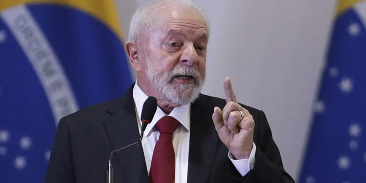 O governo liderado por Lula favorece administrações do PT e seus aliados com fundos adicionais da Saúde obtidos através de negociações com o centrão.