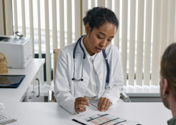 Prefeitura do Rio de Janeiro inaugura 10 polos de saúde especializados em atendimento a vítimas da Dengue.