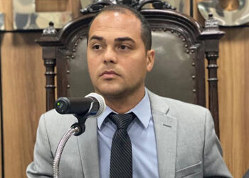 Disputa eleitoral em Nova Iguaçu: Ex-presidente, que levou a Câmara de Vereadores ao ponto de quase ficar sem sede, busca tornar-se prefeito.