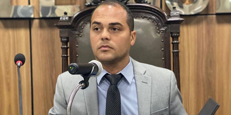 Disputa eleitoral em Nova Iguaçu: Ex-presidente, que levou a Câmara de Vereadores ao ponto de quase ficar sem sede, busca tornar-se prefeito.