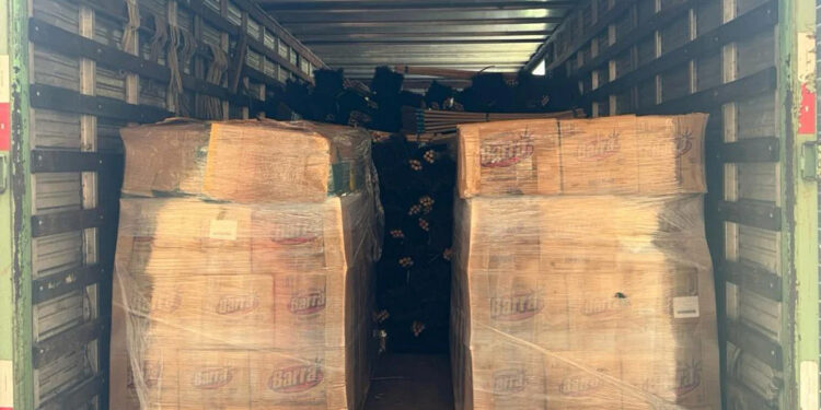 Vítimas da enchente na Baixada receberão mais de 30 toneladas de doações.