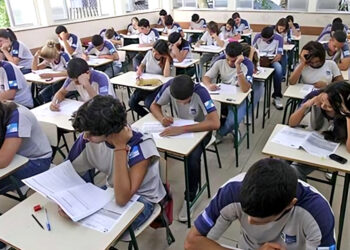 Estado do Rio: escolas poderão ter que emitir certificados e históricos escolares em dois idiomas.