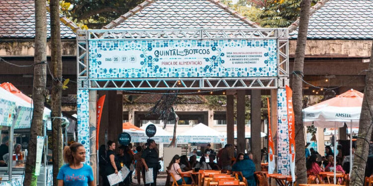 Em Duque de Caxias, o evento Quintal dos Botecos combina música e gastronomia.