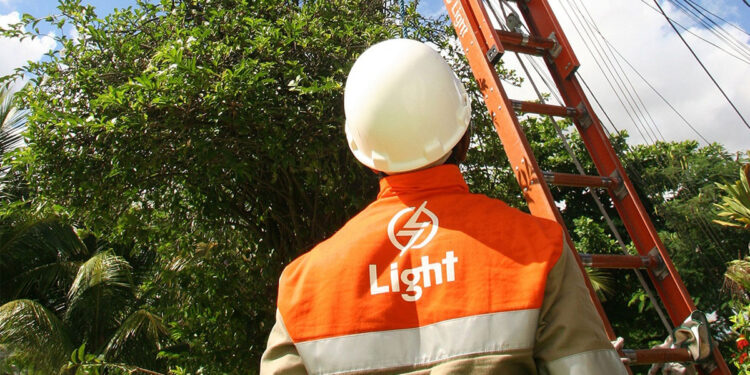 A Light identificou ligações irregulares de energia elétrica em Campo Grande e Seropédica.