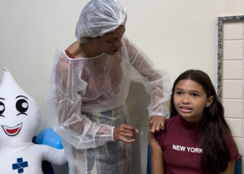 Vacinação contra dengue para crianças é iniciada pela Prefeitura de Queimados.