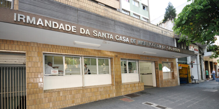 Projeto isenta instituições de caridade e centros médicos sem fins lucrativos de encargos bancários.