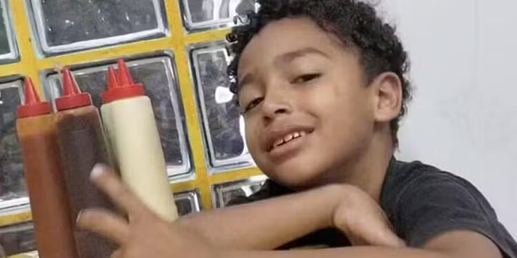 Desaparecimento de Édson David, o menino que sumiu na Praia da Barra, completa dois meses nesta segunda-feira.