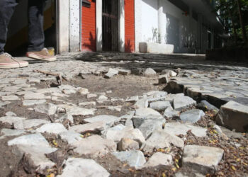 Calçadas mal conservadas representam uma armadilha perigosa para os moradores do Rio de Janeiro.