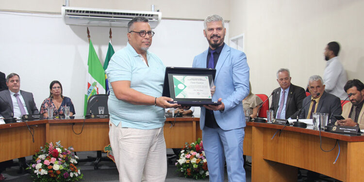Jornalista Fabiano Brun é homenageado com Título de Cidadão Seropedicense.