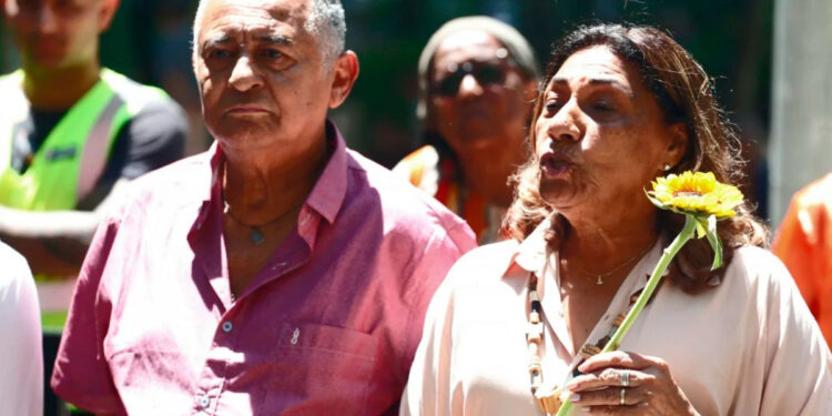 Familiares de Marielle e Anderson clamam por justiça para as vítimas de violência do estado.