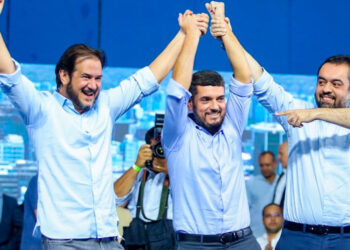 Posse de Rodrigo Bacellar como presidente estadual do União Brasil evidencia a influência política do presidente da Alerj.