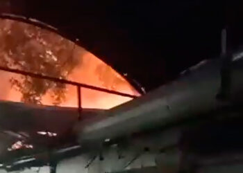 Incêndio em camelódromo de Nova Iguaçu destrói boxes.