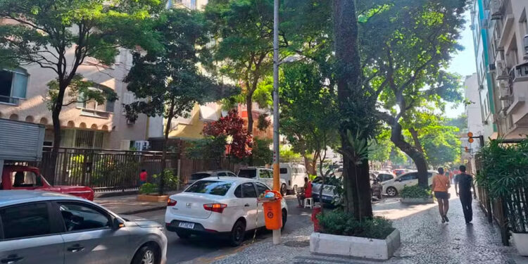 Um homem morreu após entrar em contato com um poste em Ipanema.