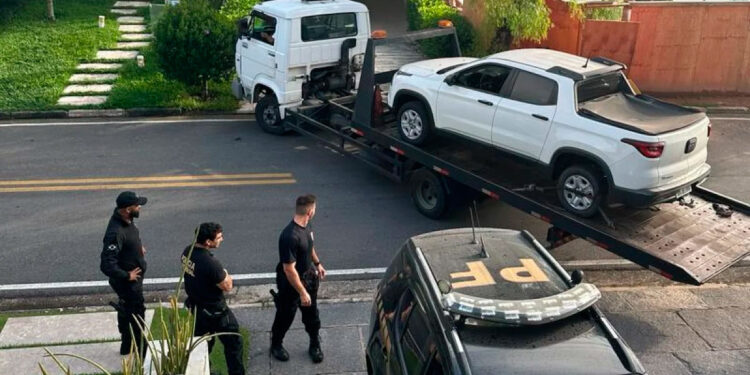 Operação da Polícia Federal mira em grupo especializado em falsificar alvarás judiciais.