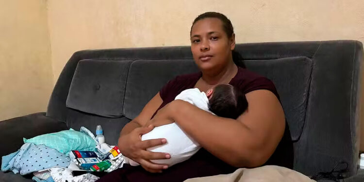 Grávida que deu à luz no chão de maternidade em Caxias se sente desrespeitada: ‘Eu fui tratada como um bicho’.