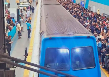Problemas técnicos causam transtornos em estação de metrô.