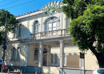 Servidores do Colégio Pedro II rejeitam propostas do Governo e decidem manter greve.