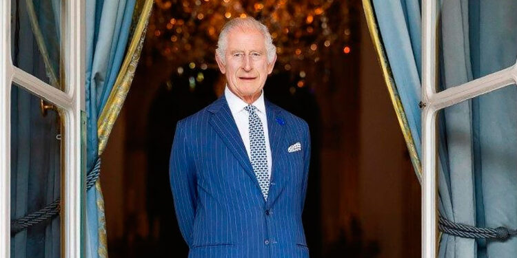 Saúde do Rei Charles III se deteriora e plano para funeral é ajustado.