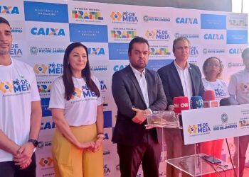Rio de Janeiro oficializa participação no programa Pé-de-meia.